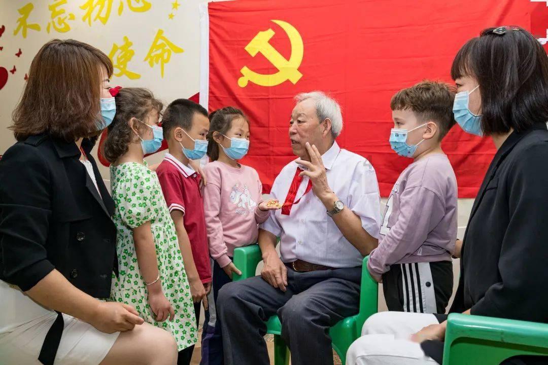 劝告:男人的5个行为,会让前列腺“不堪重负”,别太放纵了